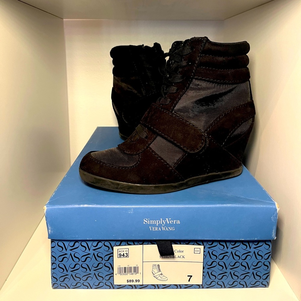 Simply Vera Wang Sneaker